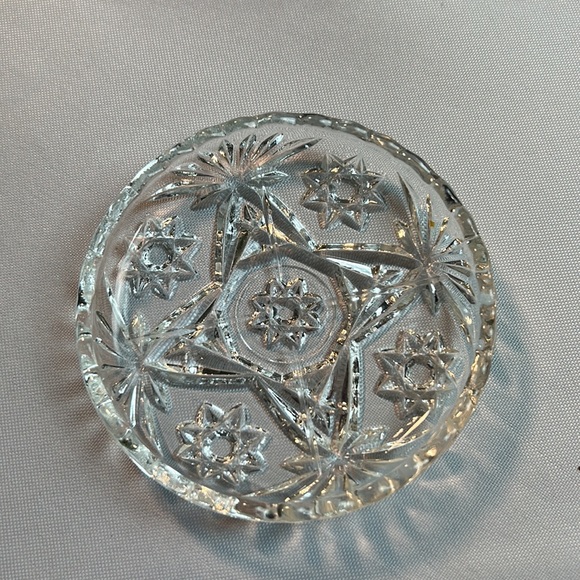 Vintage crystal small dish with star pattern - Picture 2 of 4